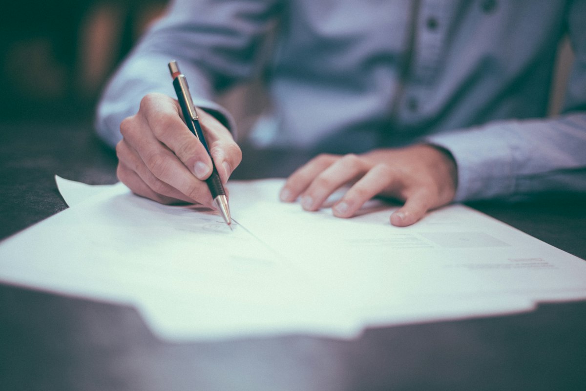 Signing an expert report